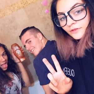 Meet your Posher, Bella